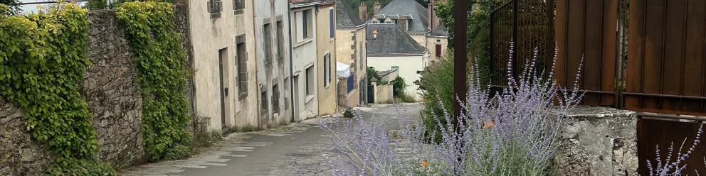 Le stationnement est interdit rue du Pavé